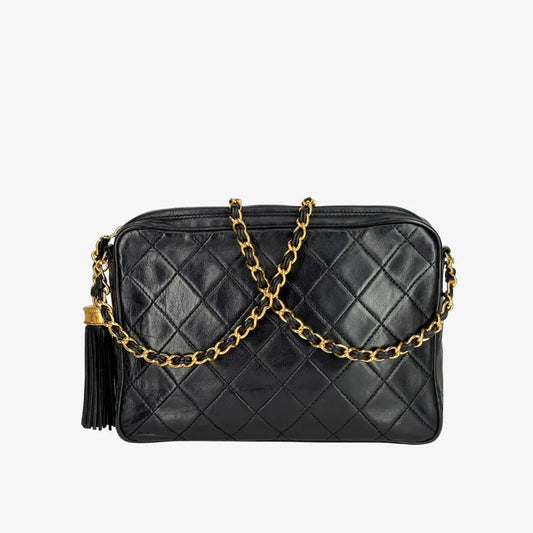 RC719 - CHANEL Vintage Black Lambskin Quilted Camera Bag