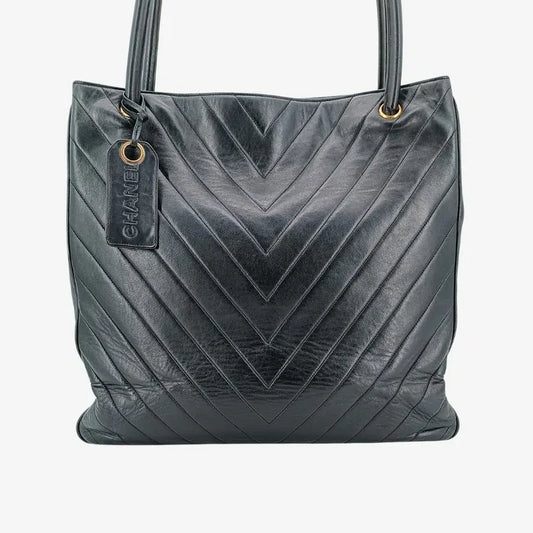 jah95-chanel-vintage-black-lambskin-chevron-tote-bag