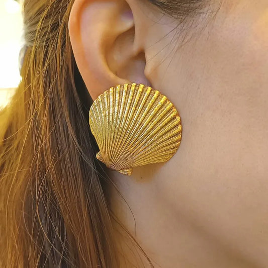 jm634-ysl-vintage-gold-plated-shell-clip-on-earrings