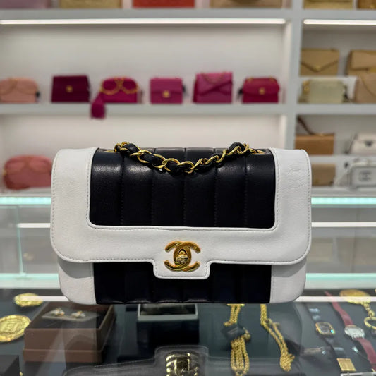 rb820-chanel-vintage-bicolor-white-black-lambskin-flap-bag