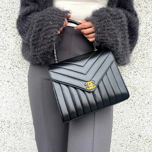 sh011-chanel-vintage-black-lambskin-vertical-chevron-handbag