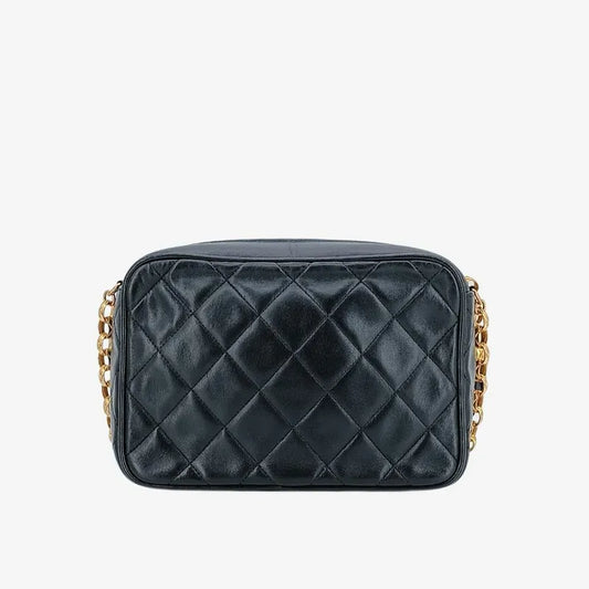 ra575-chanel-vintage-black-lambskin-gold-chain-camera-bag