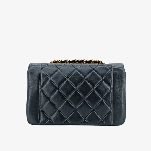 ra062-chanel-vintage-black-lambskin-22cm-diana-flap-bag