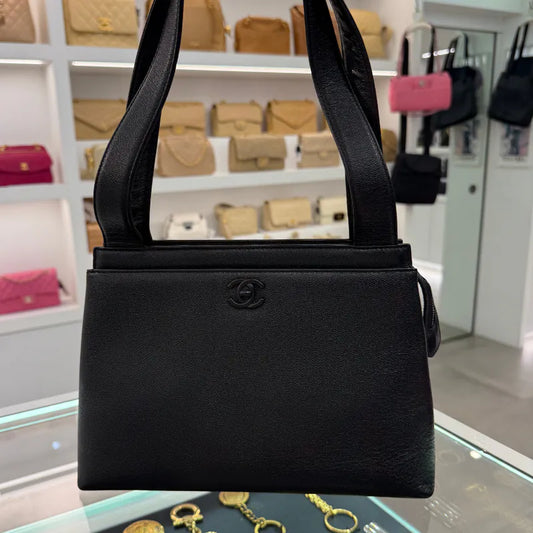 rc424-chanel-vintage-black-caviar-leather-shoulder-bag