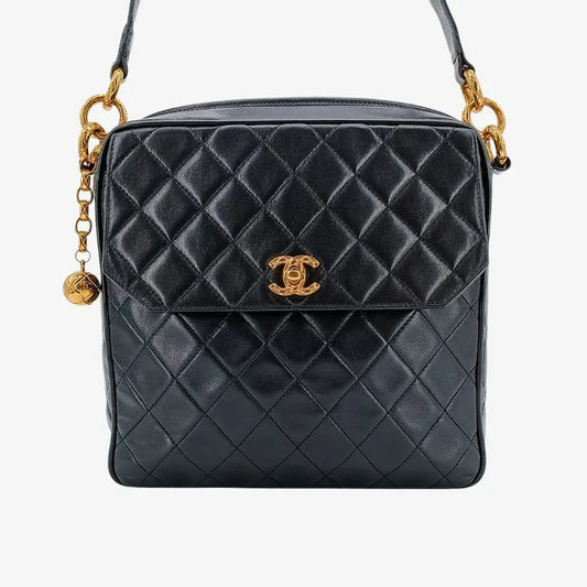 rb327-chanel-vintage-black-lambskin-quilted-camera-bag