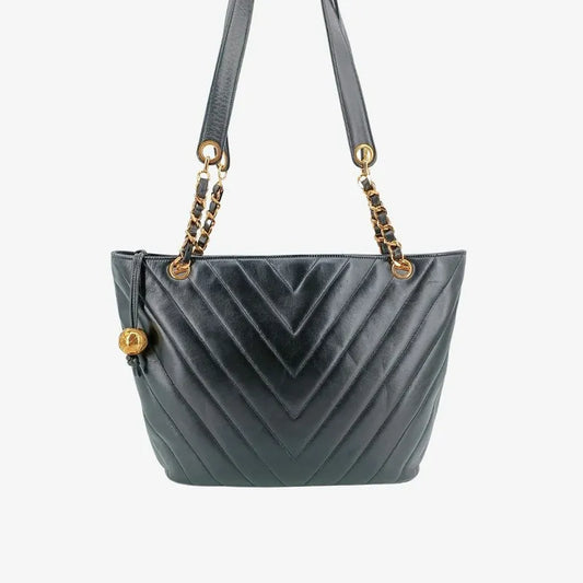 jt136-chanel-vintage-black-lambskin-chevron-tote-bag
