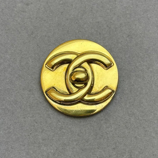 jw944-chanel-vintage-cc-logo-round-pin-gold-brooch