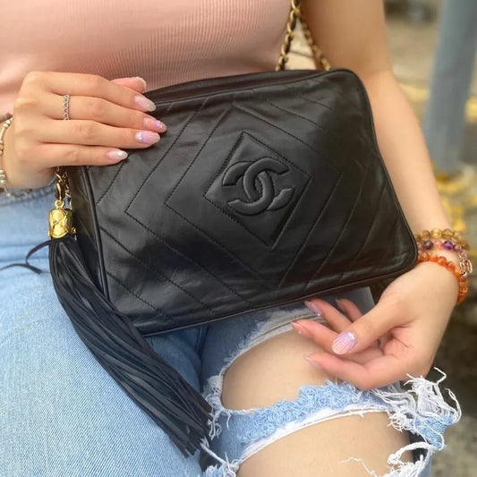 jt189-chanel-vintage-black-lambskin-tassel-camera-bag