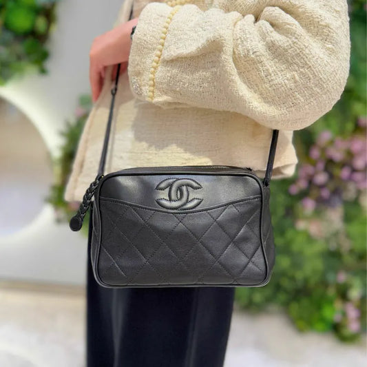 jw972-chanel-vintage-black-lambskin-camera-bag