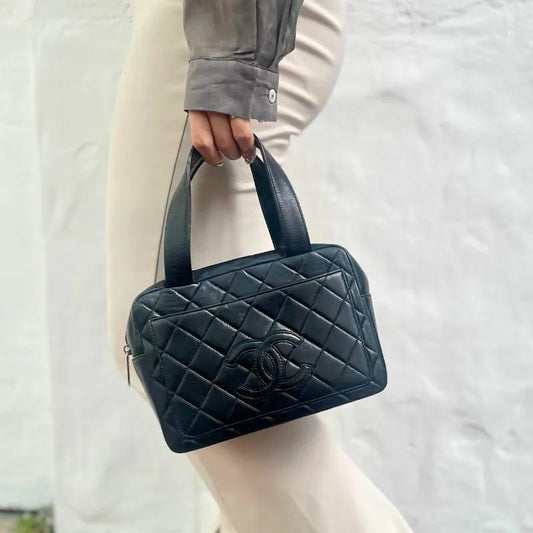 rb287-chanel-vintage-black-lambskin-quilted-handbag
