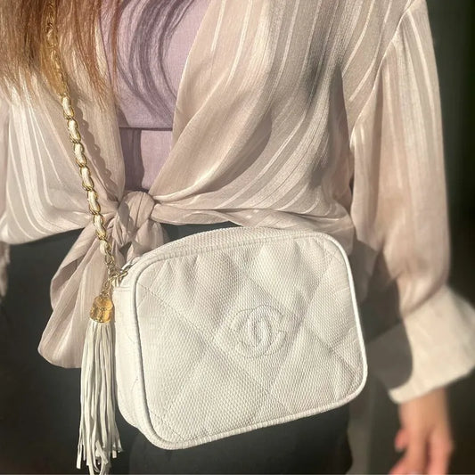jt587-chanel-vintage-white-lizardskin-tassel-camera-bag
