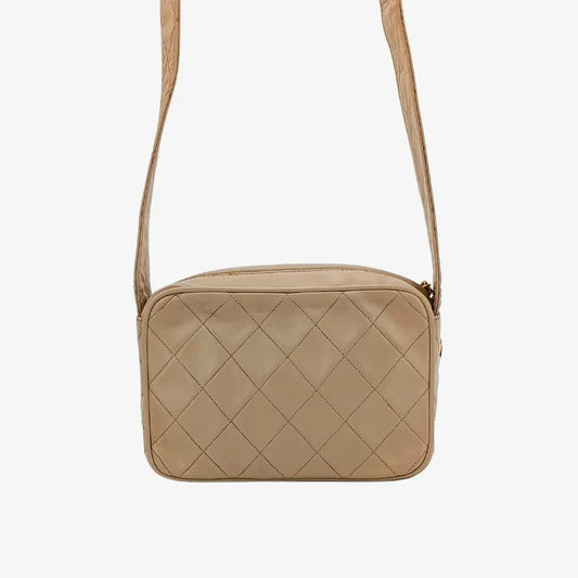 ra862-chanel-vintage-beige-lambskin-tassel-camera-bag