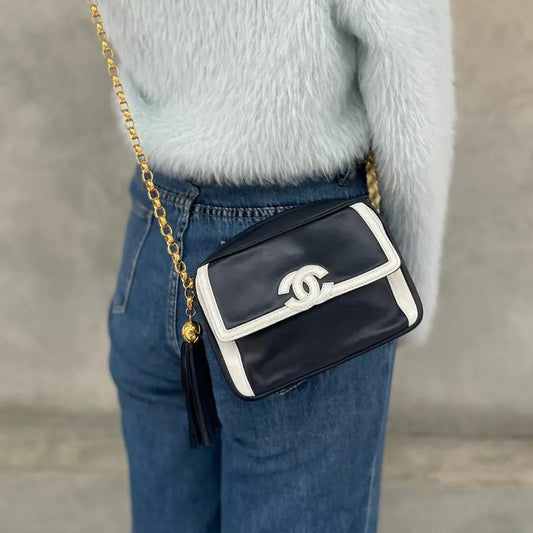rb795-chanel-vintage-white-navy-lambskin-gold-chain-camera-bag