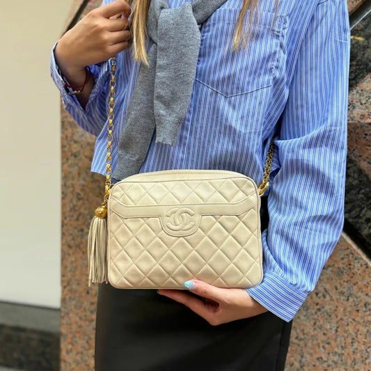 jah132-chanel-vintage-beige-lambskin-gold-chain-camera-bag