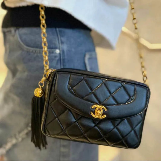 js667-chanel-vintage-black-lambskin-gold-chain-camera-bag