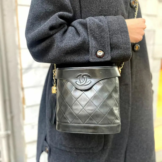 c414-chanel-vintage-black-lambskin-tassels-bucket-bag