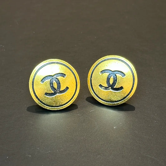 rc754-chanel-vintage-cc-logo-gold-clip-on-earrings