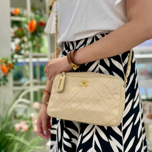 jah160-chanel-vintage-beige-lambskin-quilted-camera-bag