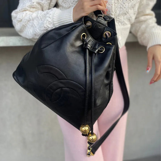jw571-chanel-vintage-black-lambskin-drawstring-backpack