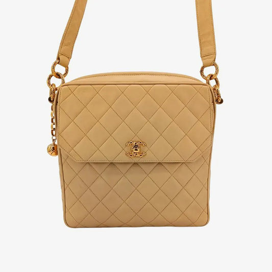 ra999-chanel-vintage-beige-lambskin-quilted-camera-bag
