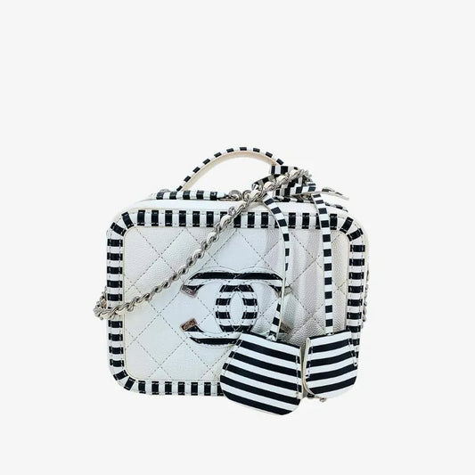 jah168-chanel-bicolor-white-black-caviar-leather-vanity-case-bag
