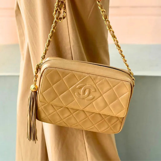 RE650 - CHANEL Vintage Beige Lambskin Tassel Camera Bag