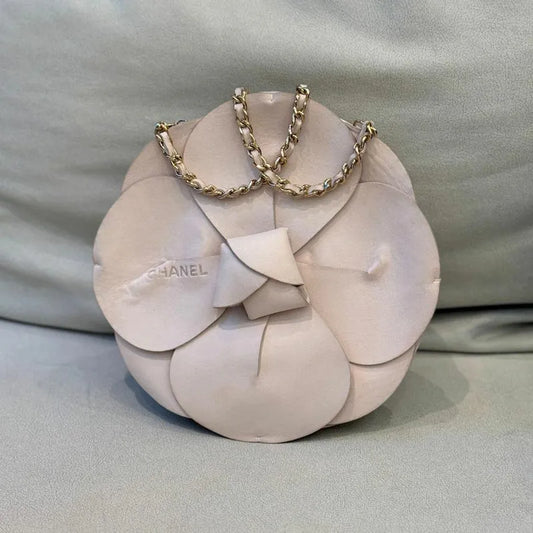 c531-chanel-vintage-pale-pink-calfskin-camellia-wristlet-evening-bag