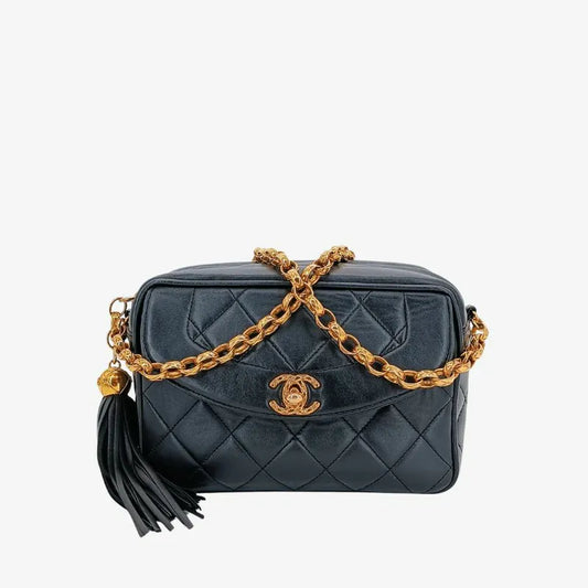 jw233-chanel-vintage-black-lambskin-gold-chain-camera-bag