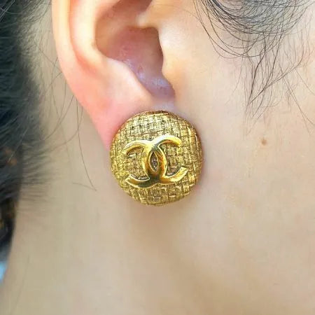 jt177-chanel-vintage-cc-woven-gold-plated-clip-on-earrings