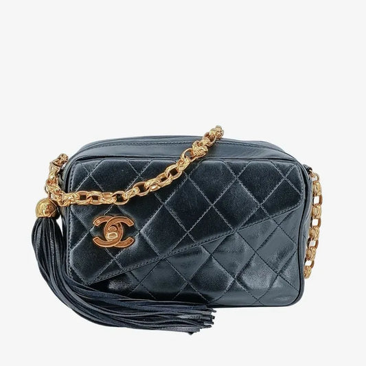 jt437-chanel-vintage-black-lambskin-gold-chain-camera-bag