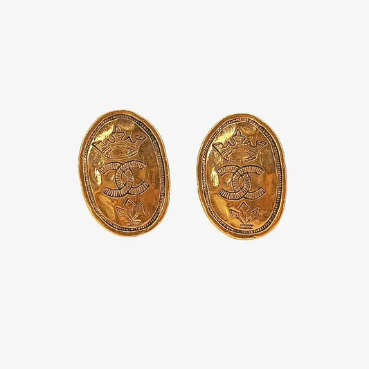 jt086-chanel-vintage-oval-cc-crown-gold-plated-clip-on-earrings