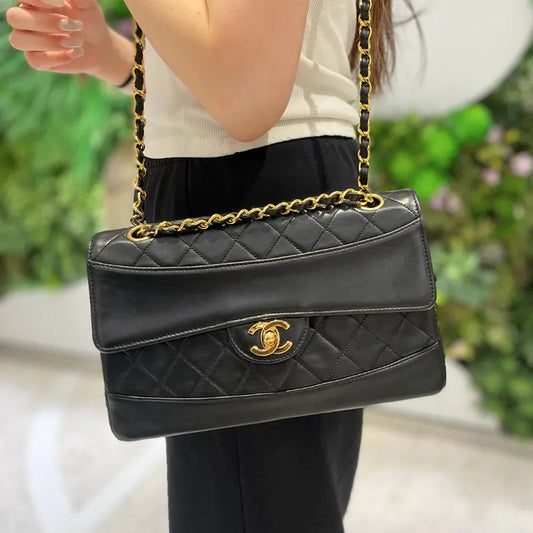 ra317-chanel-vintage-black-lambskin-quilted-flap-bag