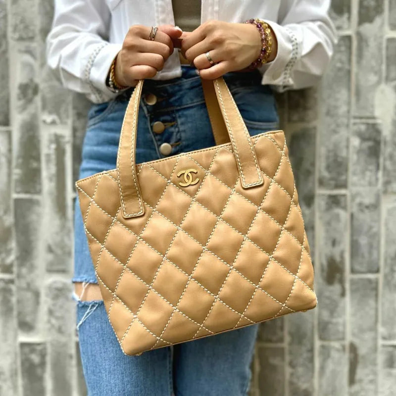 CHANEL トートバッグ　ベージュ RA322 - CHANEL Vintage Beige Calfskin Wild Stitch Tote Bag – Lovintage