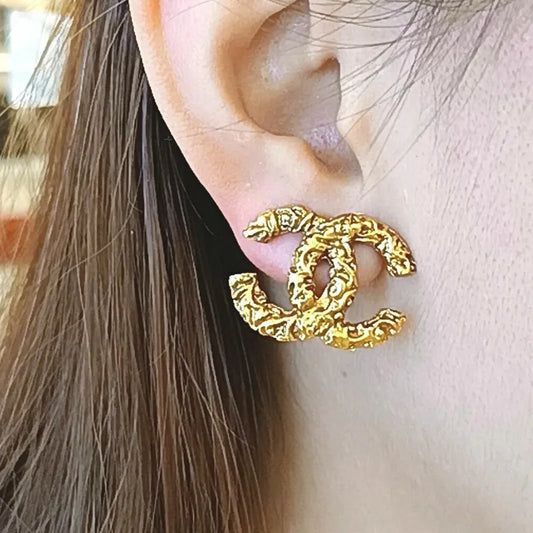 jt356-chanel-vintage-florentine-cc-gold-plated-clip-on-earrings
