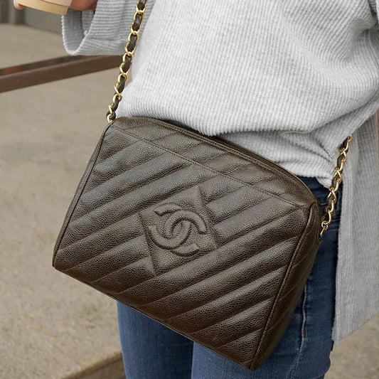 jr920-chanel-vintage-dark-green-caviar-leather-embossed-logo-camera-bag
