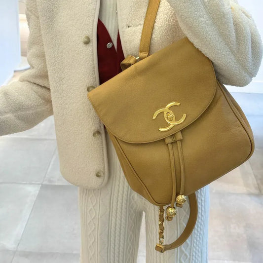 rc295-chanel-vintage-beige-caviar-leather-turnlock-flap-backpack