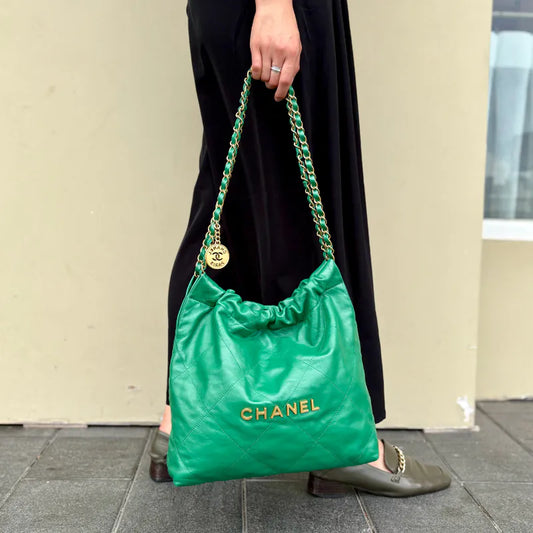 C625 - CHANEL Green Calfskin Quilted 22 Small Shoulder Bag