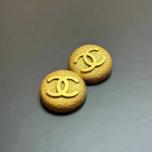 jw633-chanel-vintage-cc-logo-round-gold-plated-clip-on-earrings