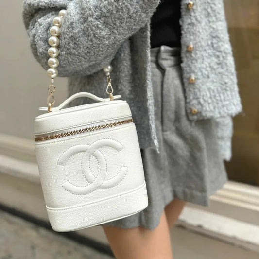 jah114-chanel-vintage-white-caviar-leather-cosmetic-bag
