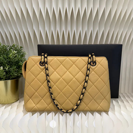 jw414-chanel-vintage-beige-lambskin-quilted-tote-bag