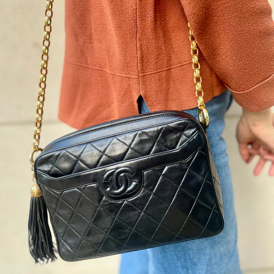 rb605-chanel-vintage-black-lambskin-gold-chain-camera-bag