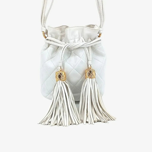 jt382-chanel-vintage-white-lambskin-drawstring-bucket-bag