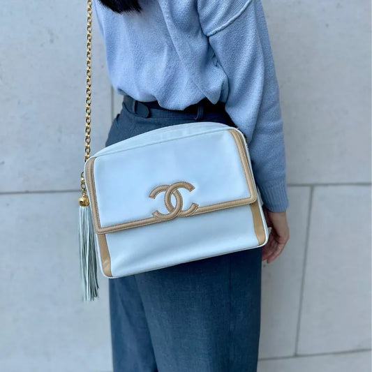jt347-chanel-vintage-white-beige-lambskin-gold-chain-camera-bag