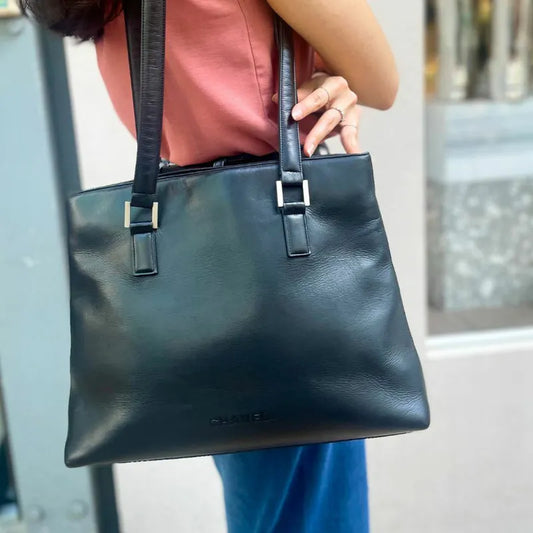 rb235-chanel-vintage-black-calfskin-tote-bag