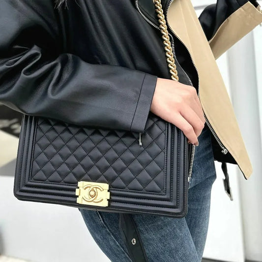 c400-chanel-large-boy-black-calfskin-28cm-flap-bag
