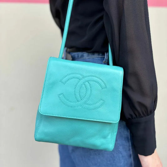 jw031-chanel-vintage-light-blue-lambskin-shoulder-bag