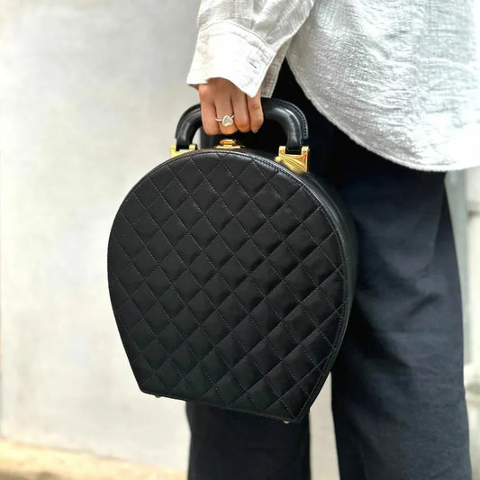 ra638-chanel-vintage-black-lambskin-quilted-vanity-case