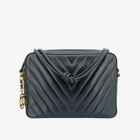 js358-chanel-vintage-black-lambskin-chevron-camera-bag