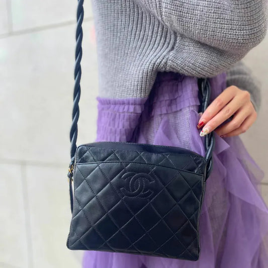 rb715-chanel-vintage-black-lambskin-camera-bag