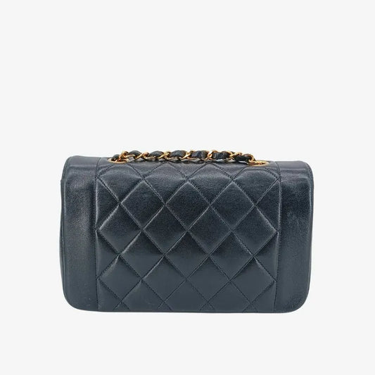 c344-chanel-vintage-black-lambskin-22cm-diana-flap-bag